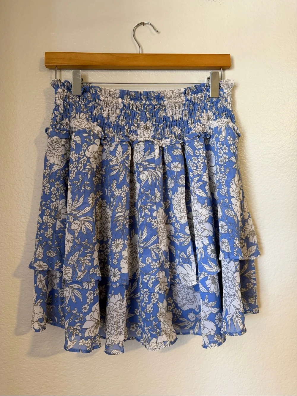Express Blue White Smocked Floral Tiered Mini Skirt NWT Size Medium Feminine